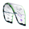 Duotone Neo 2027 Kitesegel, weiß mit neon-grünem und blauem Design, Frontalansicht
