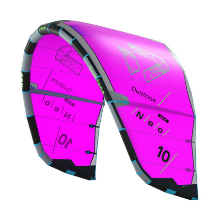 Duotone Neo 2027 Kite in Neon-Magenta mit grauem Gestänge und schwarzen Details, Frontalansicht