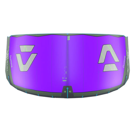 Duotone Neo SLS 2027 Kite violett mit grauem Rahmen, Draufsicht auf aufgeblasene Kitesegel mit Duotone-Logo und Luftkammern