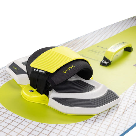 Duotone Vario Combo 2027 Kiteboard neongelb schwarz weiß mit Fußschlaufen Draufsicht