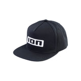 ION Ionic 2026 Snapback Cap schwarz mit weißem Logo, Frontansicht