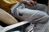 ION Pants HD Cotton 2026 in Grau, Baumwollmischgewebe, getragen sitzend, Seitenansicht mit Markenlabel