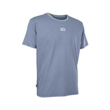 ION Graphic Tee 2026 blaugrau Baumwoll-T-Shirt mit kleinem Logo-Print, Frontalansicht
