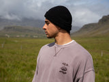 ION Sweater Mood Men grau mit Rundhalsausschnitt und Grafik-Print, Seitenansicht auf Modell in Berglandschaft