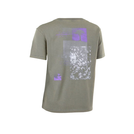 ION Tee Graphic 2026 in Khaki mit violettem Grafikprint auf der Rückseite, Frontansicht des Baumwoll-T-Shirts