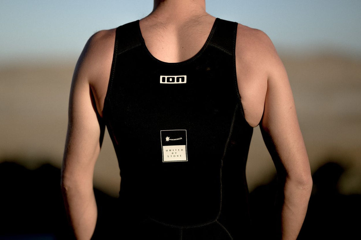 ION Monoshorty 2.0 2026 schwarzer Neoprenanzug ärmelloses Design Frontalansicht Wassersport