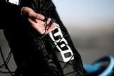 ION Kite Crushbag 2026 schwarze Transporttasche mit weißem ION Logo, in Hand gehalten, Draufsicht