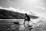 ION SUP Leash Core Ankle 2026 schwarze Fußfessel am Surfer im Wasser, Spritzwasserbeständig