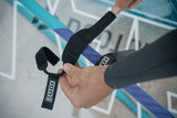 ION Windsurf Harness Line Fix Pro 2026, schwarze Neopren-Hüftgurt-Leine mit Befestigungssystem, Trageansicht