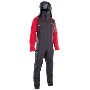 ION Fuse Lightweight Drysuit Back Zip 2026 in Schwarz und Rot, Frontalansicht mit Kapuze, Ganzkörperansicht