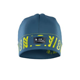 ION Water Beanie Neo Logo unisex 2026, blaugrüne Neopren-Mütze mit gelbem ION Logo-Schriftzug, Frontansicht