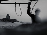 ION Wing Harness Line 2026 schwarze Kiteline mit Verbindungskabel im Wasser, Frontalansicht