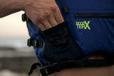 ION Booster X Vest Side Zip 2026 in Marineblau mit Seitlichem Reißverschluss, Detailaufnahme der Tasche und Verschlusssystem