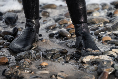 ION Plasma Boots 3/2 Round Toe schwarz Neopren Wassersportschuhe Detailansicht an den Füßen