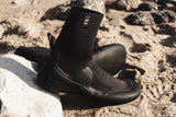 ION Plasma Boots 6/5 Round Toe 2026 schwarze Neopren-Wassersportschuhe mit Reißverschluss am Strand