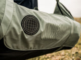 ION Wing Quiverbag Core 2026 Tragetasche in Grau mit globusförmigem Logo, Detailansicht