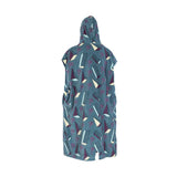 ION Poncho Core 2026 Badeponcho aus Baumwolle, petrolblau mit buntem Muster, Frontansicht