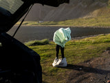 ION Poncho Core 2026 in Mint, Funktionsponcho aus Neopren, Trockenschutz beim Wassersport, Seitenansicht am Strand