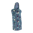 ION Grom 2025 Poncho in Blaugrau mit farbenfrohes Muster, Frontalansicht auf Mannequin