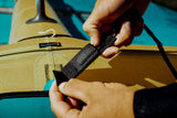 ION Wing Leash Core Dyneema Wrist schwarz, Handgelenk-Befestigung an Kiteboard, Nahaufnahme der Verbindung