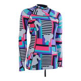 ION Neo Top 2/2 LS Damen Langarm Neoprenshirt in Pink, Blau und Schwarz mit geometrischem Muster, Frontalansicht