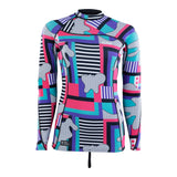 ION Neo Top 2/2 LS Damen Neoprenanzug mit geometrischem Muster in Pink, Blau und Türkis, Frontalansicht