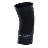 ION Wing Knee Sleeve 2026 schwarze Kniebandage aus Neopren mit ELEMENTS Schriftzug, Seitenansicht