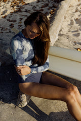 ION Bottom Swimsuit LS women 2024 in Dunkelblau, Langarm-Badehose, getragen am Strand