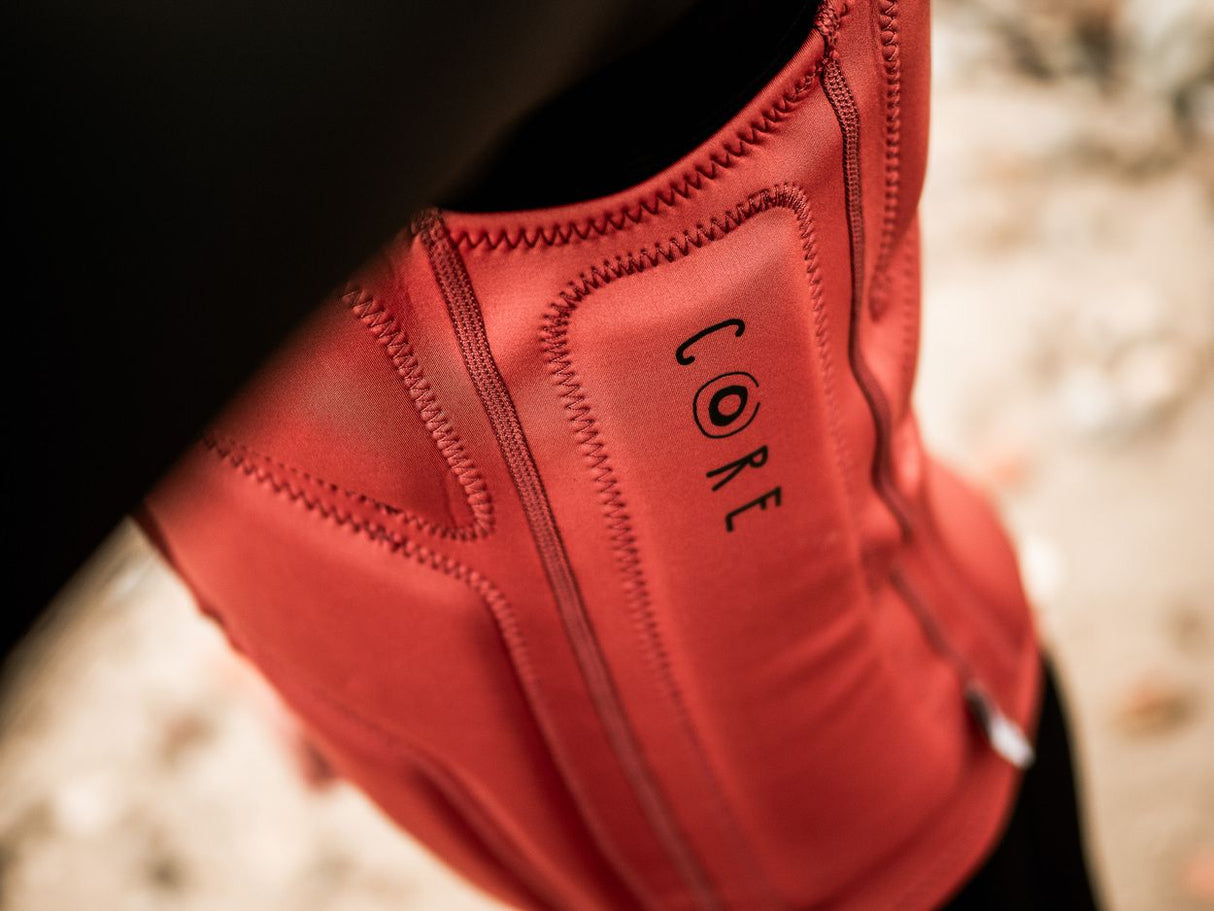 ION Collision Vest Core Front Zip 2026 rot, Neopren Schutzweste mit Frontreißverschluss, Detailansicht