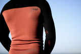 ION Neo Top 2/2 LS men Neoprenanzug in Rot und Schwarz, Langarm Wassersportoberteil, Frontalansicht