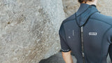 ION Element 2/2 SS Back Zip Neoprenanzug für Herren in Dunkelblau, Rückansicht mit Rückreißverschluss und Kapuze