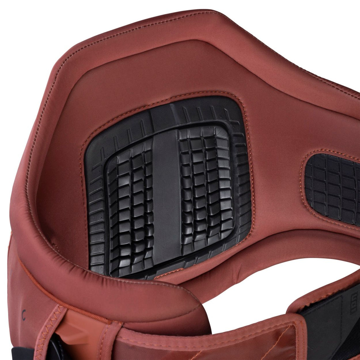 ION Apex Kite Trapez Herren 2026 in Rot mit schwarzen Polsterungen, Detailansicht des Bauchbereichs mit Luftkanälen