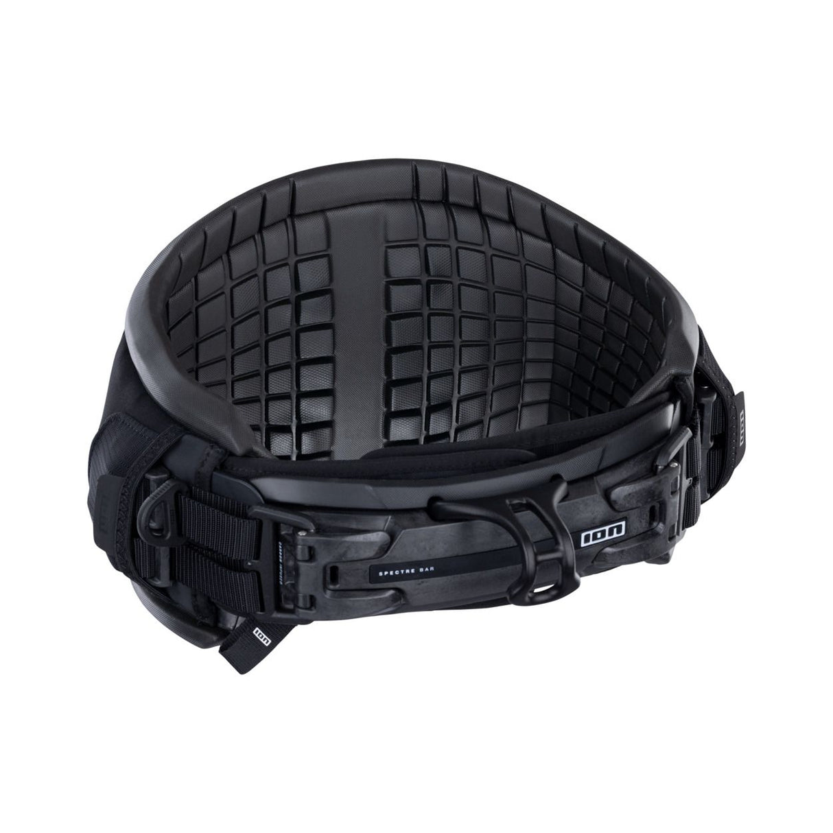 ION Spectre 2026 Kiteboarding Helm, schwarz, Seitenansicht mit Gitterstruktur und Verschlusssystem