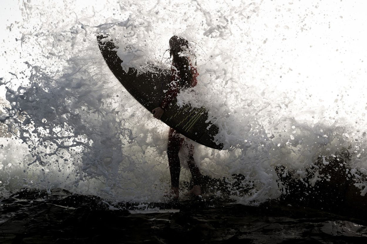 ION Element 2/2 Shorty Back Zip Damen schwarz, Neopren-Kurzanzug in Aktion im Wasser