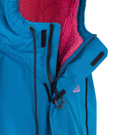 ION Storm Coat unisex 2026, Blau mit Magenta-Fleece-Futter, Reißverschluss und Kordelzug, Detailaufnahme