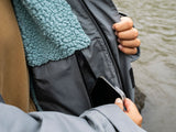 ION Storm Coat unisex 2026 in Anthrazit mit Fleece-Futter, Detailansicht der offenen Jacke und Reißverschluss