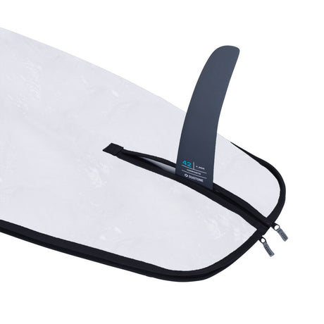 ION Windsurf-Boardbag Core 2024, weiße Schutztasche mit schwarzen Griffen und grauem Tragegriff, Detailansicht