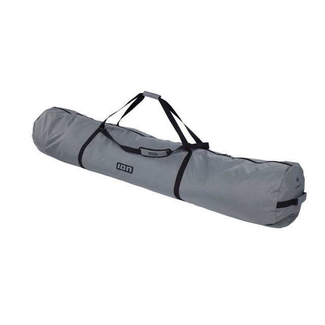 ION Windsurf Quiverbag Core 2026, grau, Transporttasche mit schwarzen Trägern und Riemen, Seitenperspektive