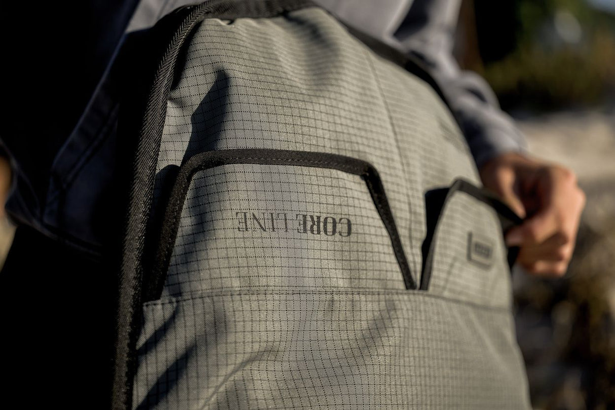 ION Prone Foil Boardbag Core 2026 grau, Transporttasche mit Griffen und Markenetikett, Detailansicht