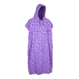 ION Surf Poncho Select Reefside 2024 in Lila mit Muster, Kapuze und kurzen Ärmeln, Frontalansicht