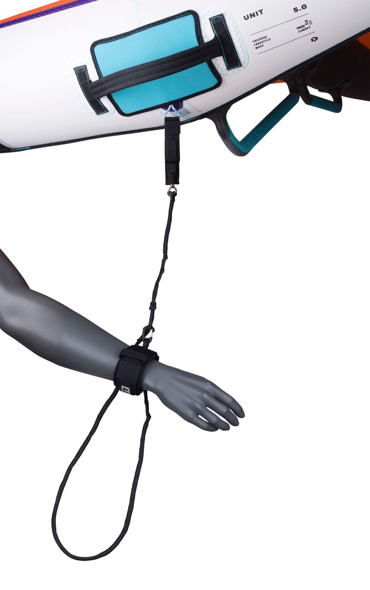 ION Wing Leash Core Extended Wrist 2024, schwarze Handgelenkschlaufe mit Befestigung am Wingfoil-Board, Detailansicht