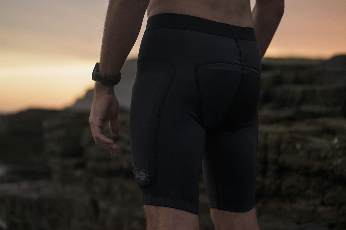 ION Ball Slapper X-Protection Shorts Herren schwarz, Schutzpolsterung, Rückansicht outdoor
