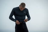 ION Rashguard LS 2026 schwarzer Langarm-Neoprenanzug, frontal präsentiert von männlichem Model