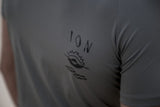 ION Rashguard SS 2024 graues Kurzarm-Funktionsshirt mit Logo-Print, Frontansicht