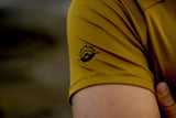 ION Rashguard SS 2024 in Gelb mit Kurzarm, Nahaufnahme des Oberarms mit ION-Logo, Funktionsmaterial für Wassersport