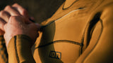ION Seek Core 3/2 Front Zip Neoprenanzug in Goldgelb, Detailansicht Arm mit Frontreißverschluss