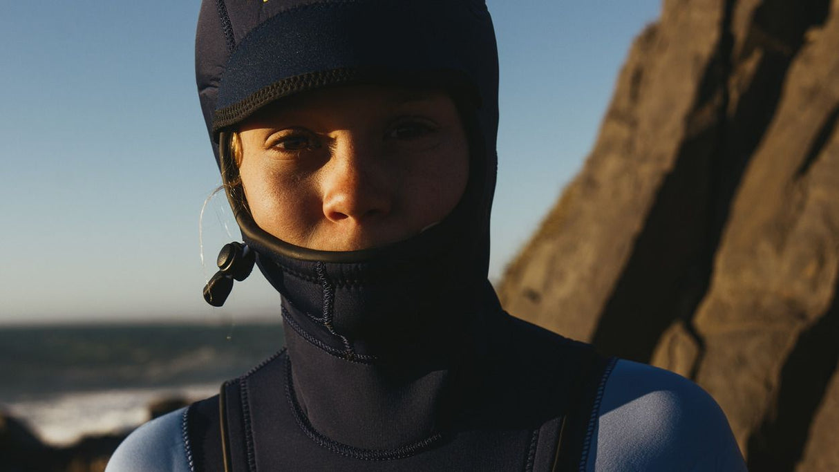 ION Capture 6/5 Hood Front Zip junior Neopren-Kapuze in Schwarz mit Frontreißverschluss, Frontalaufnahme
