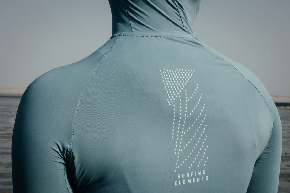 ION Rashguard Sun Pro LS Damen in Hellblau mit reflektivem Rückendruck, Rückansicht