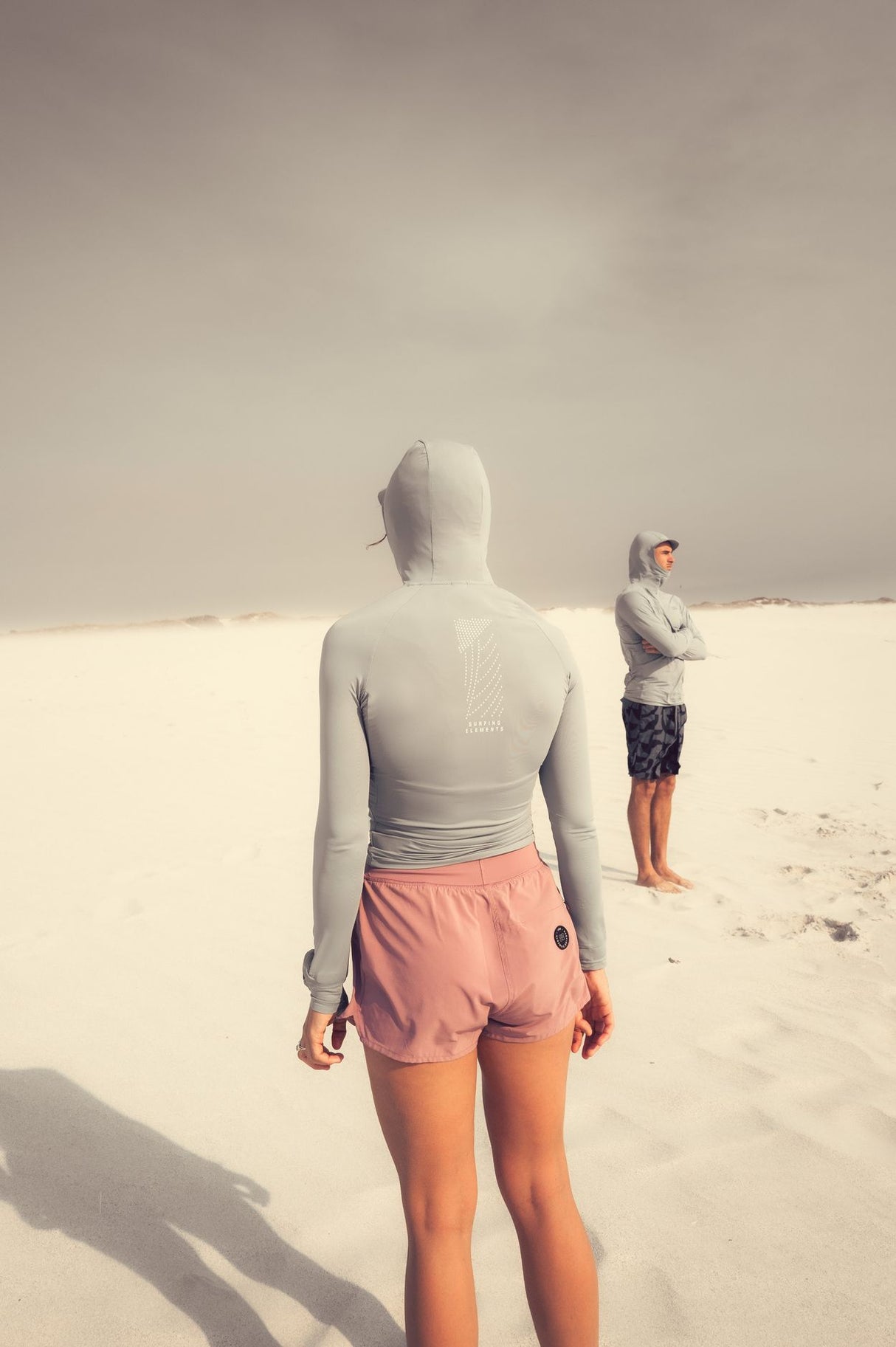 ION Rashguard Sun Pro LS Women weiß, Langarm-Badeshirt am Strand, Rückansicht