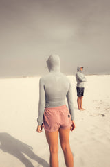 ION Rashguard Sun Pro LS Women weiß, Langarm-Badeshirt am Strand, Rückansicht